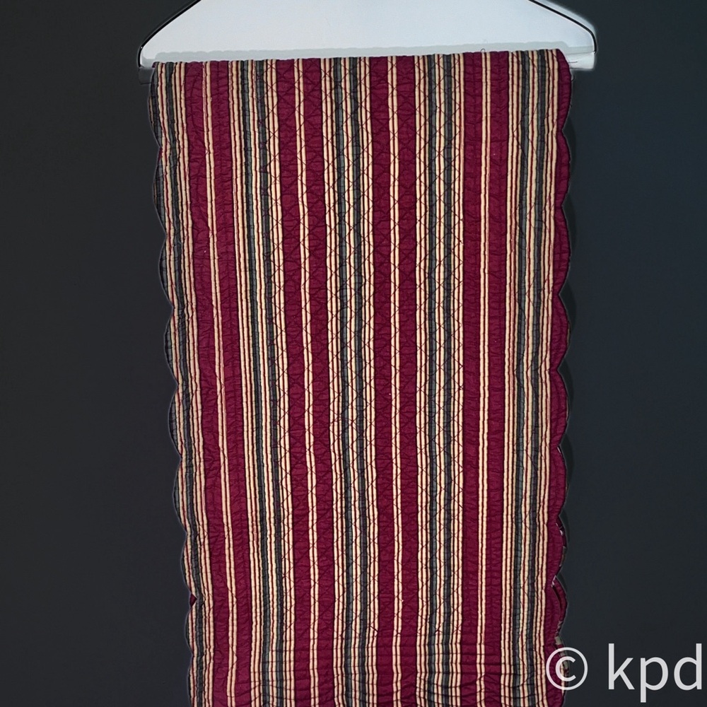 Reversible Table Runner - Picture 2 of 6